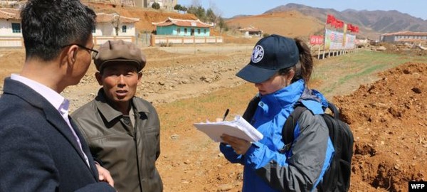 유엔 FAO-WFP 조사팀이 지난 4월 북한 황해북도 은파군에서 식량 안보 상황을 조사하는 모습(사진=WFP)