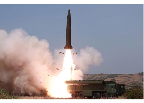 북한이 단거리 미사일을 발사하는 모습(사진=노동신문)