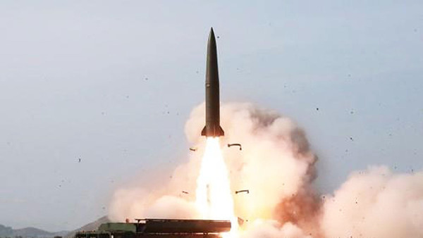 북한군이 시험발사한 단거리 미사일(사진=노동신문)