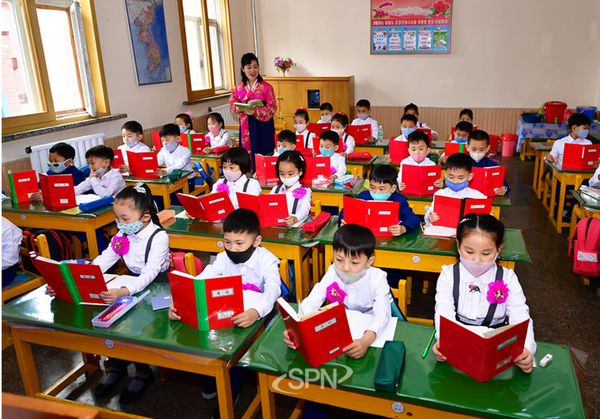 평양시내 초등학교 수업 모습(사진=메아리)