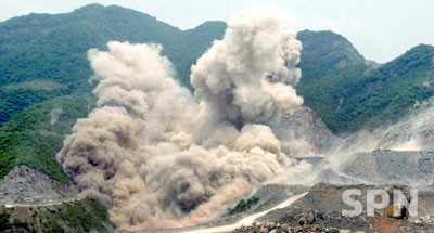북한 순천석회석광산 발파 모습(사진=노동신문)