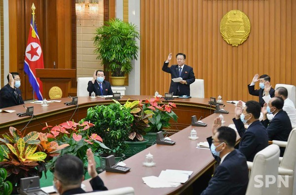 7일 만수대의사당에서 진행된 북한 최고인민온라인카지노 상임위원회 제14기 제21차전원온라인카지노(사진=노동신문)