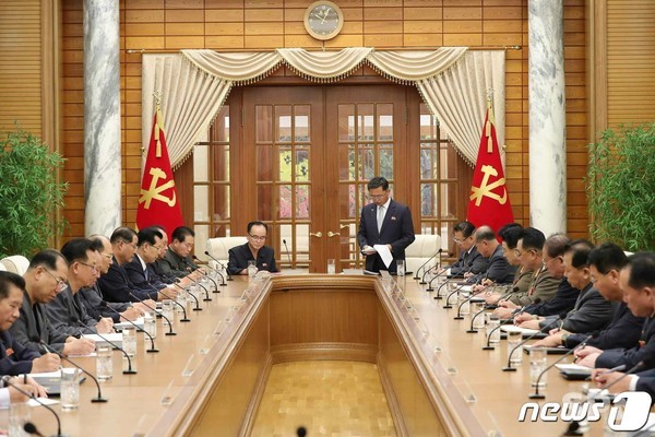 북한, 당중앙위 정치국회의 개최, 농사실태 점검...김정은 불참