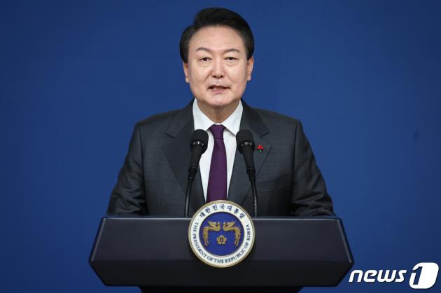 윤석열 바카라 에볼루션이 1일 용산 바카라 에볼루션실 청사 브리핑룸에서 신년사를 발표하고 있다. (바카라 에볼루션실 제공) 2023.1.1/뉴스1 ⓒ News1 오대일 기자