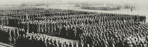 1948년 2월 8일 평양역전 광장(당시)에서 열린 조선온라인 슬롯 창건 열병식 모습(사진=금수강산 2월호 갈무리)