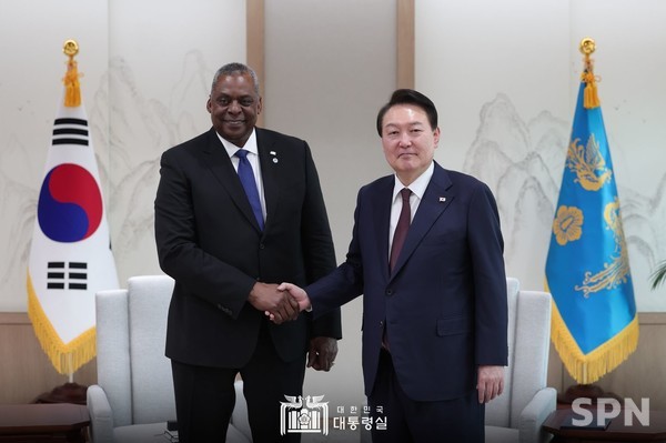 슬롯사이트 볼트 메이저 대통령과 로이드 오스틴 미국 국방장관(사진=대통령실)
