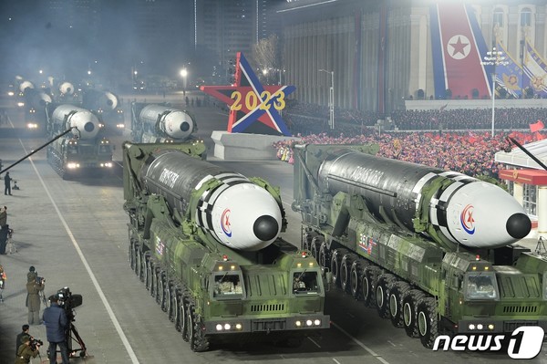조선인민군 창건 75주년 기념 열병식에 대거 등장한 대륙간탄도미사일(슬롯사이트 네임드카지노) '화성-17'형(사진=노동신문/뉴스1)