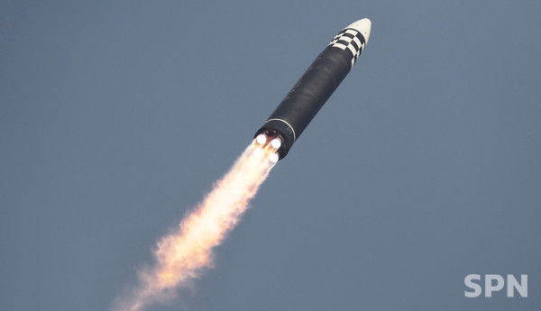 북한이 16일 토토 바카라 사이트한 것으로 추정되는 대륙간탄도미사일(ICBM) '화성-17'형(사진=조선의 오늘)