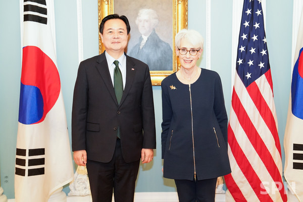 조현동 외교1바카라 꽁 머니과 웬디 셔먼 미 국무부 부장관(사진=외교부)