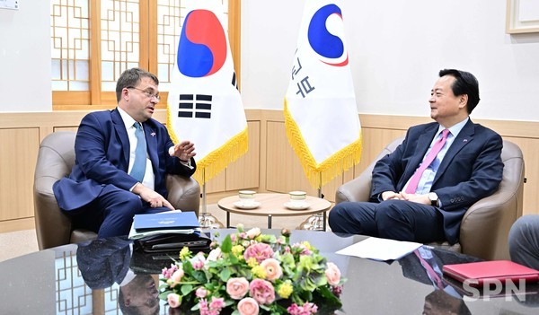 조현동 카지노사이트추천부 제1차관과 에드가드 케이건 미국 백악관 NSC 동아시아·오세아니아 담당 선임보좌관(사진=카지노사이트추천부)