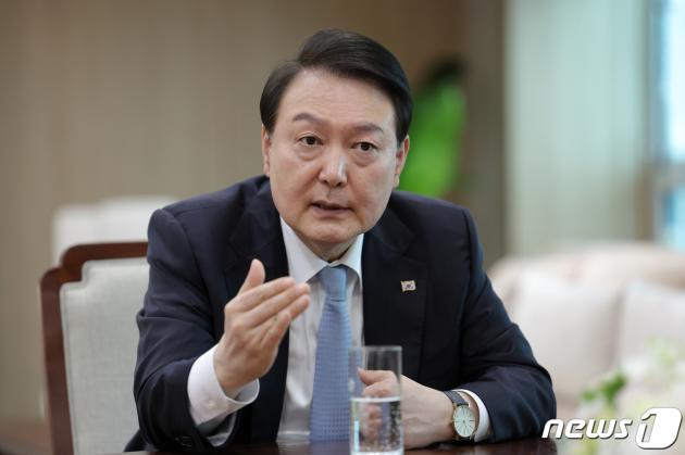 윤석열 대통령이 미국 순방을 앞두고 용산 샌즈 카지노 사이트 청사 집무실에서 워싱턴포스트와 인터뷰를 하고 있다. (샌즈 카지노 사이트 제공) 2023.4.24/뉴스1 ⓒ News1 오대일 기자