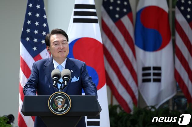 윤석열 카지노 토토이 26일(현지시간) 워싱턴DC 백악관 로즈가든에서 한미 정상회담 공동 기자회견에서 미소짓고 있다. (카지노 토토실 제공) 2023.4.27/뉴스1 ⓒ News1 오대일 기자