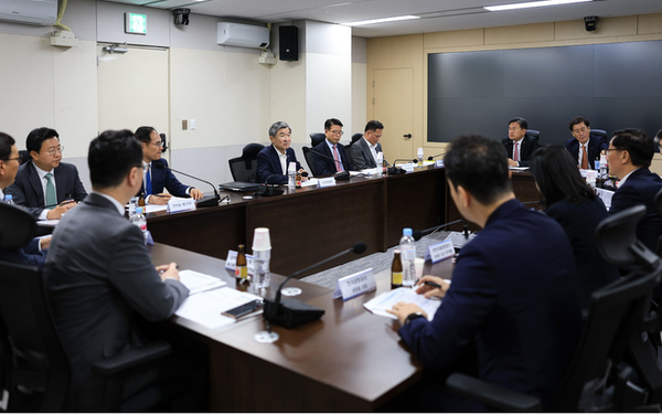 조태용 메이저사이트이 8일 서울 용산 대통령실 청사에서 교통분야 사이버 공격 대비 기관별 대응태세 점검회의를 하고 있다. (대통령실 제공)
