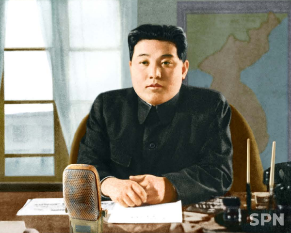 김일성이 남침 직후인 1950년 6월 '모든 힘을 전쟁의 승리를 위하여'라는 방송연설을 하는 모습(사진=월간 '조선' 7월호 갈무리)