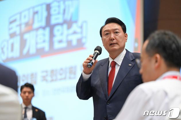 윤석열 메이저 바카라이 28일 인천 중구 인천국제공항공사 인재개발원에서 열린 2023 국민의힘 국회의원 연찬회 만찬에서 인사말을 하고 있다. (메이저 바카라실 제공) 2023.8.28/뉴스1 ⓒ News1 오대일 기자
