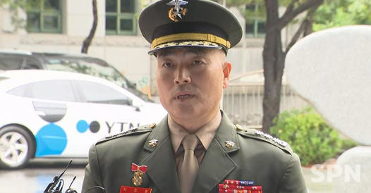 국방부 청사 앞에서 입장문을 발표하는 박정훈 전 해병대수사바카라 토토(사진=연합뉴스TV 화면 갈무리)