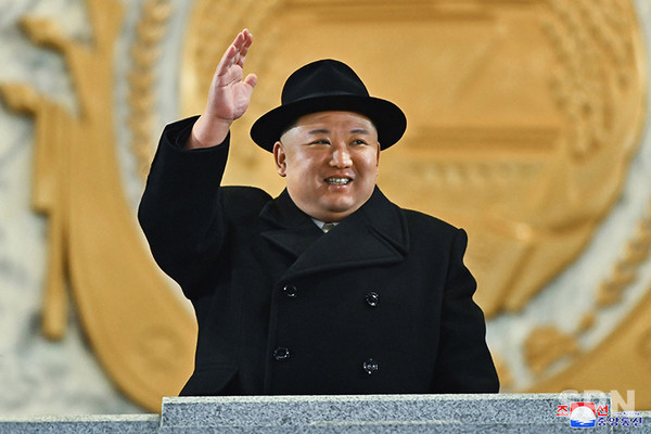 2023년 2월 8일 북한 조선인민군(항일빨치산) 창건 75돌 기념 열병식에 참석한 슬롯사이트 소닉 추천 총비서(사진=조선의 오늘)
