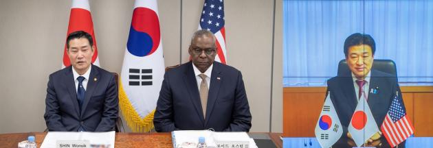 왼쪽부터 신원식 국방부 바카라 토토, 로이드 오스틴 미국 국방바카라 토토, 기하라 미노루 일본 방위상. (국방부 제공)