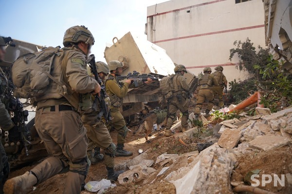 팔레스타인 무장 정파 하마스 은신처를 공격해 들어가고 있는 이스라엘군(사진=IDF)