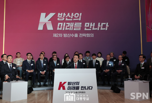윤석열 대통령이 7일 경기 성남 분당구 한화에어로스페이스에서 열린 제2차 바카라 온라인수출 전략회의에서 발언하고 있다. (사진=대통령실 제공)