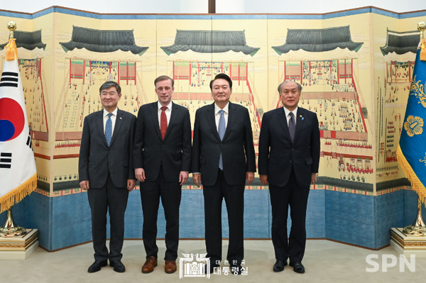 윤석열 대통령이 8일 슬롯 사이트 안보실장 회의에 참석한 제이크 설리번 미국 국가안보보좌관과 아키바 다케오 일본 국가안전보장국장, 조태용 국가안보실장과 만찬을 가졌다.(사진=대통령실)