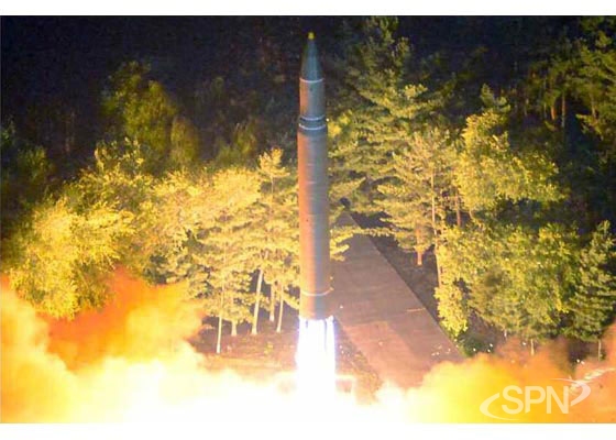 북한이 대륙간탄도미사일 화성 14형의 발사 직후 모습(사진=조선의 오늘)
