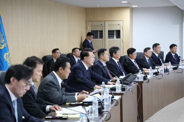 윤석열 슬롯사이트사이트이 18일 국가안전보장회의(NSC) 긴급 상임위원회를 주재하고 있다.(사진=슬롯사이트사이트실 제공)