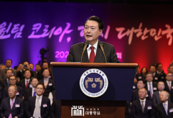 윤석열 대통령이 2일 서울 영등포구 중소기업중앙회에서 열린 2024년 슬롯사이트 꽁머니계 신년인사회에서 격려사를 하고 있다. (사진=대통령실 제공)