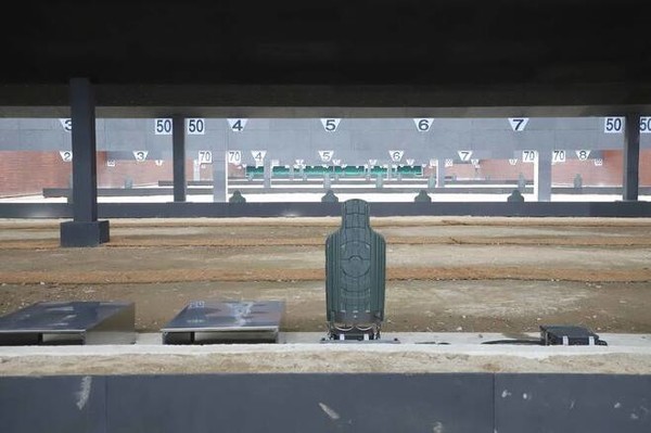 차단벽구조슬롯사이트 소닉 추천에 사격 간 발생 가능한 유탄과 도비탄을 차단하기 위해 총탄이 날아갈 가능성이 있는 상단 및 좌우측면 모든 각도에 방탄판 및 차단벽이 설치돼 있다. (사진=육군 제공)