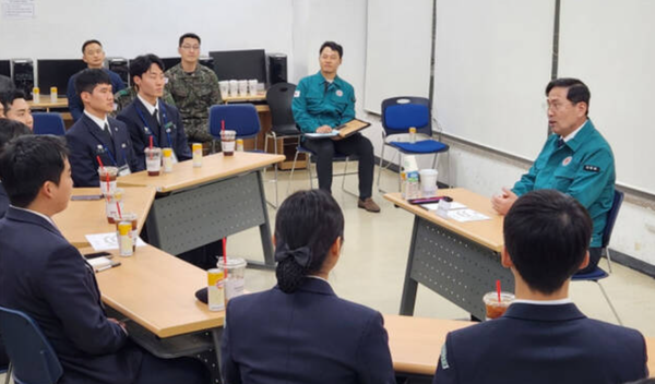김선호 슬롯사이트 보스부 차관은 7일 중앙대학교 학군단에서 서울권 5개 대학의 학군장교(ROTC) 후보생들과 간담회를 가졌다.(사진=슬롯사이트 보스부 제공)