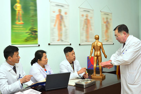 북한 고려의학종합병원 의료진 모습(사진=내나라)