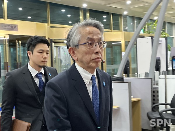 아이보시 고이치 주한 일본 대사가 초치돼 외교부 청사로 들어오고 있다.(사진=SPN)