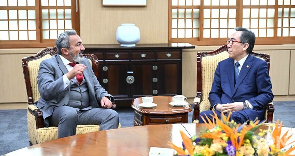 조태열 외교부 장관과 아미 베라 미국 하원의원(사진=외교부)