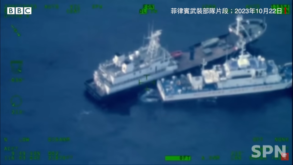 남중국해에서 중국(왼쪽)과 필리핀 선박이 충돌하는 모습(사진=BBC 중국 갈무리)