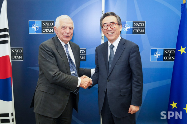 조태열 2025년 슬롯사이트부 장관과 조셉 보렐 EU 2025년 슬롯사이트안보 고위대표(사진=2025년 슬롯사이트부)