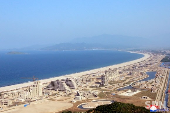 카지노 슬롯 머신 하는 법 원산갈마지구 관광단지 전경(사진=조선의 오늘)