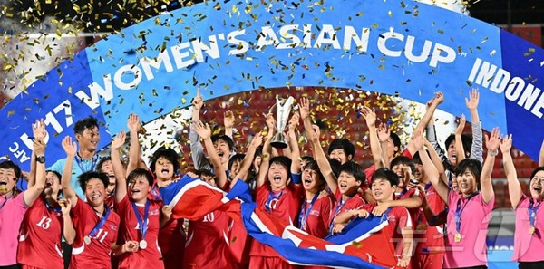 북한 여자축구팀이 17살미만 파라오 슬롯경기대회에서 일본을 물리치고 우승을 차지했다.(사진=노동신문/뉴스1)