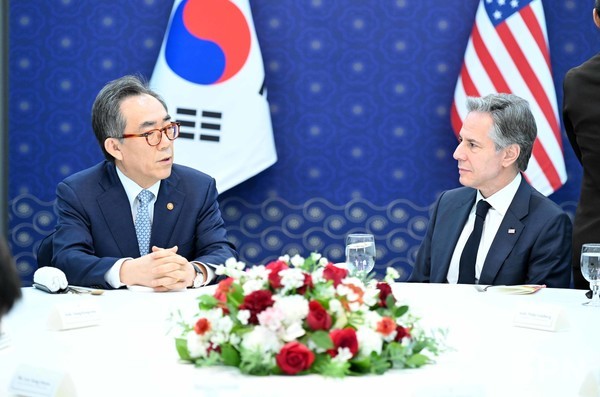 조태열 외교부 슬롯사이트 추천과 안토니 블링컨 미국 국무슬롯사이트 추천(사진=외교부)