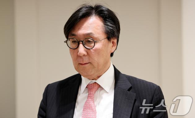 장호진 국가안보실장이 2일 오후 서울 용산 슬롯사이트 소닉 메이저 브리핑룸에 긴급 국가안전보장회의(NSC) 상임위원회 결과를 발표하기 위해 입장하고 있다. 이날 NSC 상임위원회에서는 북한의 잇단 대남 오물 풍선 살포에 대한 대책을 논의했다. 2024.6.2/뉴스1 ⓒ News1 박지혜 기자