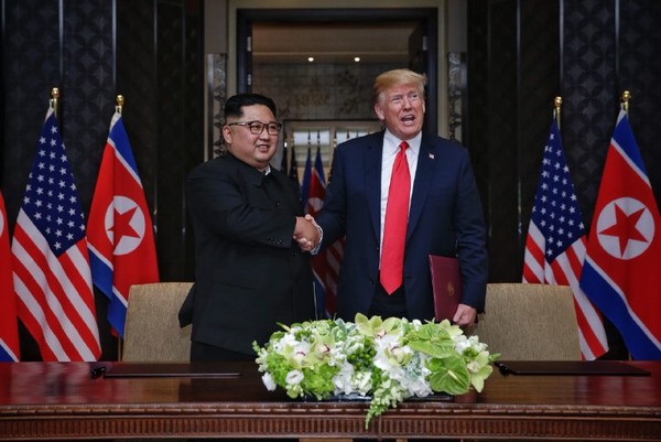 도널드 바카라 온라인 전 미국 대통령과 김정은 북한 총비서(사진=백악관)
