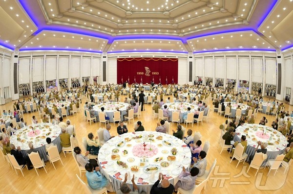 북한 '전승절'(정전일) 71주년 기념 연회(사진=노동신문/뉴스1)