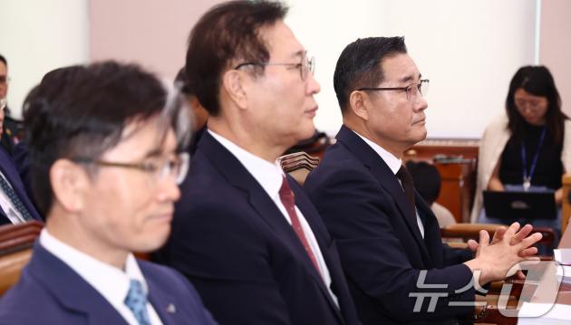 에볼루션 카지노 사이트 국방부 장관(오른쪽부터), 박성재 법무부 장관, 오동운 공수처장이 31일 오전 서울 여의도 국회에서 열린 법제사법위원회 전체회의에 출석해 자리하고 있다. 2024.7.31/뉴스1 ⓒ News1 김민지 기자