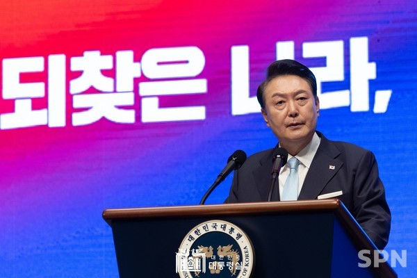 윤석열 마카오 카지노 슬롯 머신이 15일 제79주년 광복절 경축식에 참석해 '통일 독트린'을 발표하고 있다.(사진=대통령실)