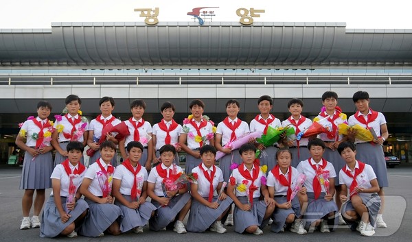 2024년 동아시아축구연맹 U-15 여자선수권대회 조별연맹전 1조경기에서 1위를 차지하고 귀국한 토토사이트추천 여자축구팀(사진=노동신문/뉴스1)