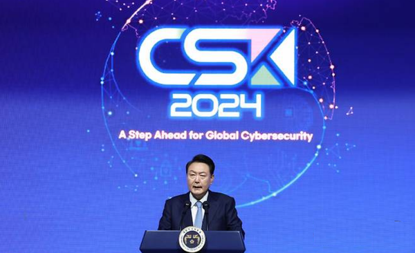윤석열 대통령은 11일 서울 코엑스에서 열린 '사이버 서밋 코리아(CSK) 2024'에 참석해 축사를 했다(대통령실 제공)