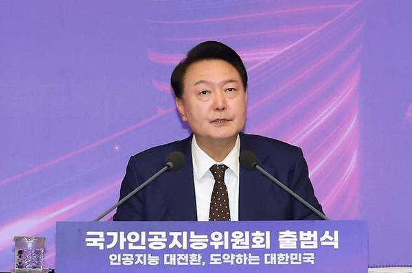윤석열 대통령이 26일 서울 광화문 포시즌스호텔에서 열린 대통령 직속 국가인공지능해시 게임 바카라 출범식 및 1차 회의를 주재하고 있다.(사진=대통령실 제공)