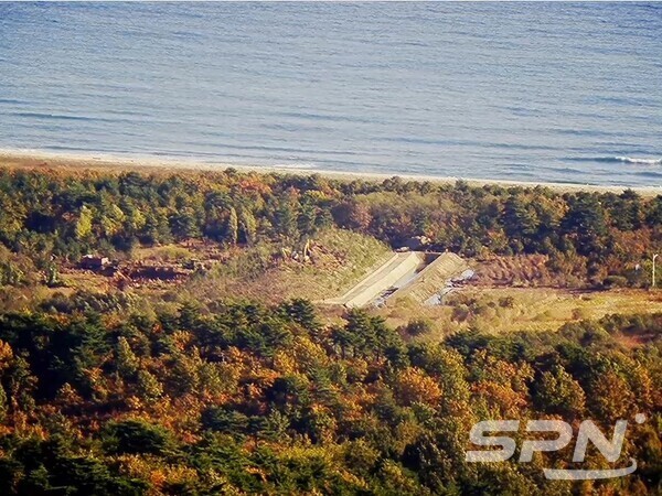 북한 동해선 카지노 슬롯 머신 규칙와 토산(사진=합동참모본부 제공)