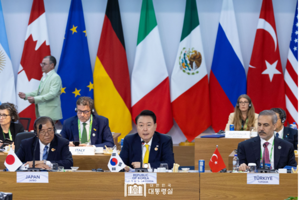 윤석열 대통령이 18일(현지시각) 리우데자네이루 G20 정상회의에서 발언하고 있다.(사진=대통령실 제공)