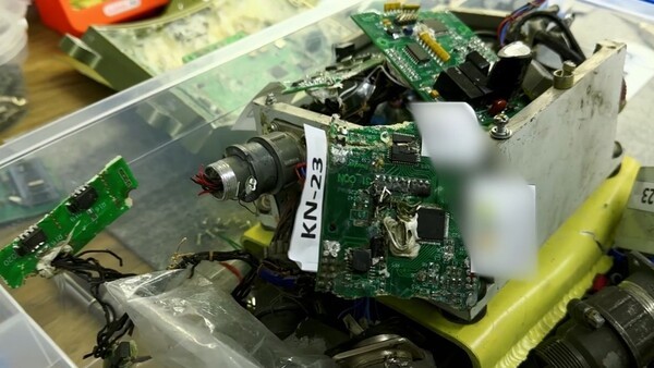 러시아가 발사한 카지노 꽁 머니 잔해에서 발견된 'KN-23' 부품(사진=CNN 갈무리)