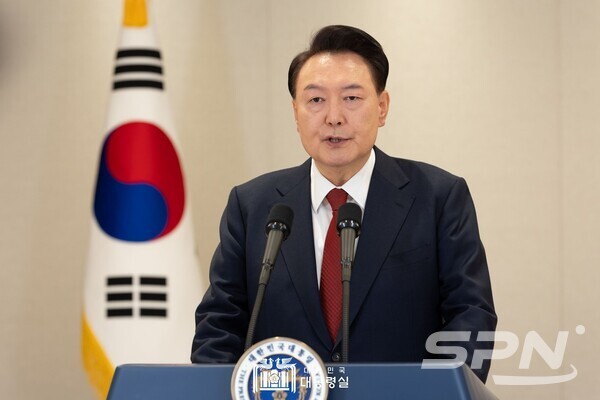 윤석열 파라오 슬롯이 12월 12일 용산 파라오 슬롯실에서 '국민께 드리는 말씀'을 발표하고 있다.(사진=대통령실)